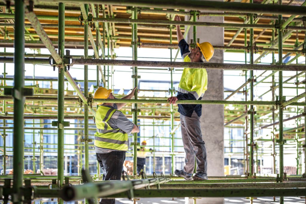 Ayudas para rehabilitar fachadas en Madrid y Alicante 2025: guía práctica para comunidades